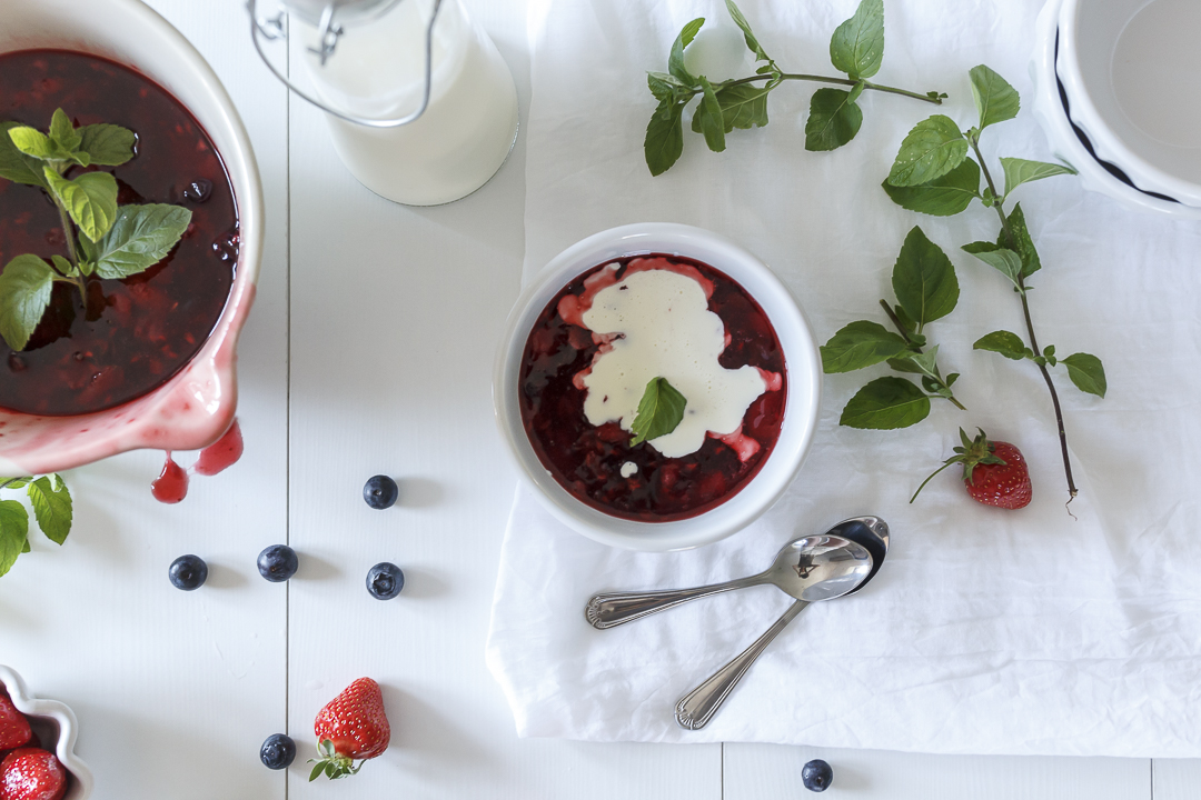 FOOD Rote Grütze mit Sahne 2